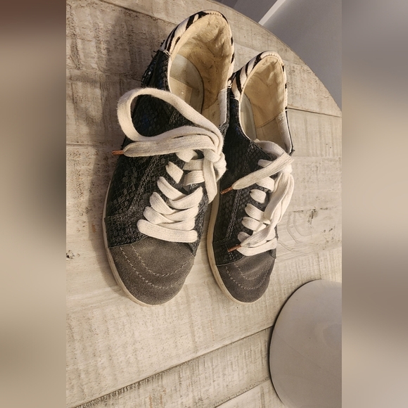 Dolce Vita Sneakers Zebra Size 6.5 - Picture 5 of 5